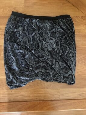 Caribbean Queen Black & Gray Snake-Print Stretch Mini Skirt